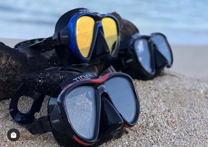 3 snorkeling masks