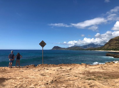2 people looking at the ocean in hawaii